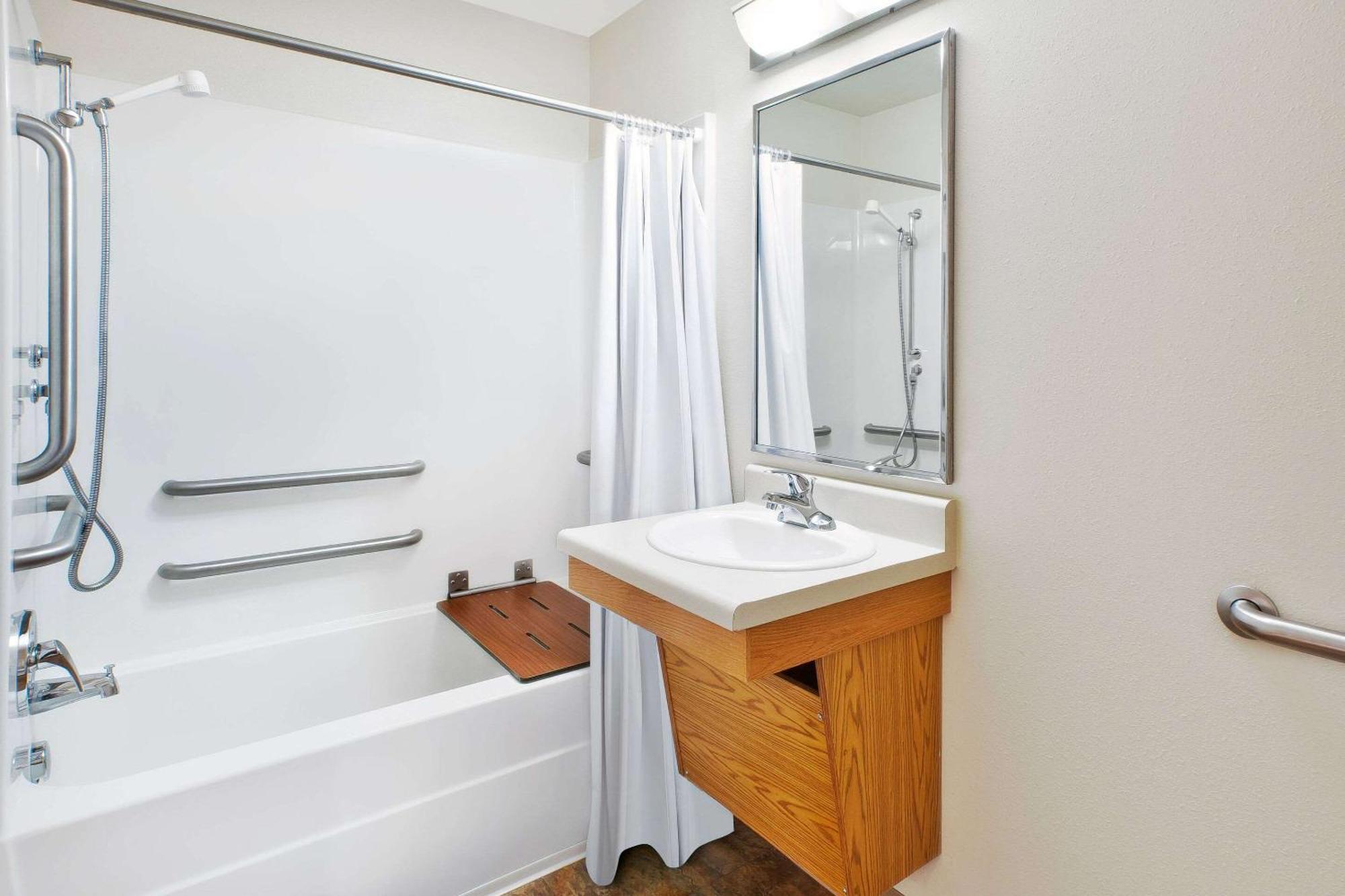 Woodspring Suites St Louis St Charles Saint Charles Esterno foto